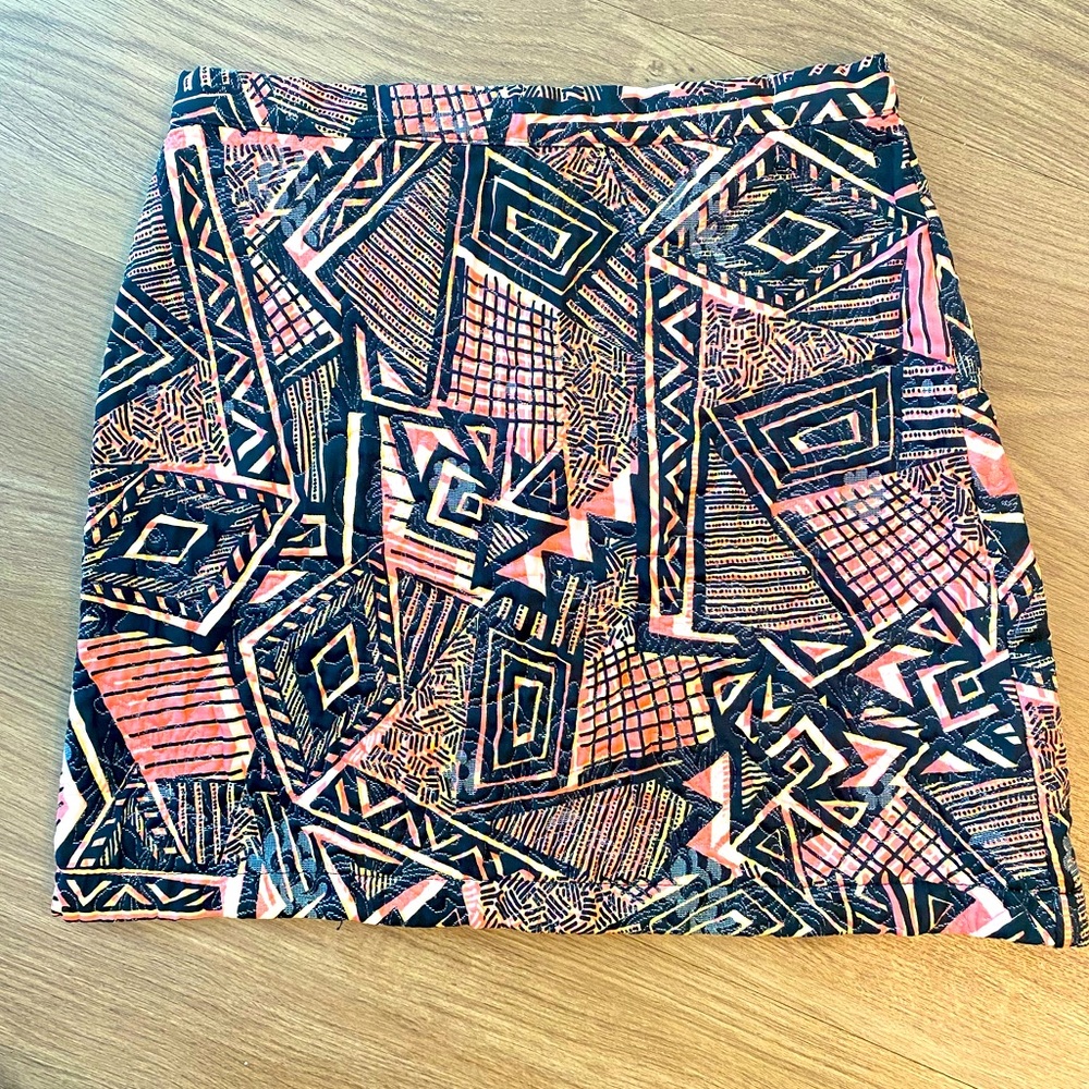 TOPSHOP | Geometric Aztec Quilted Mini Skirt | Pink / Black | Size US 2